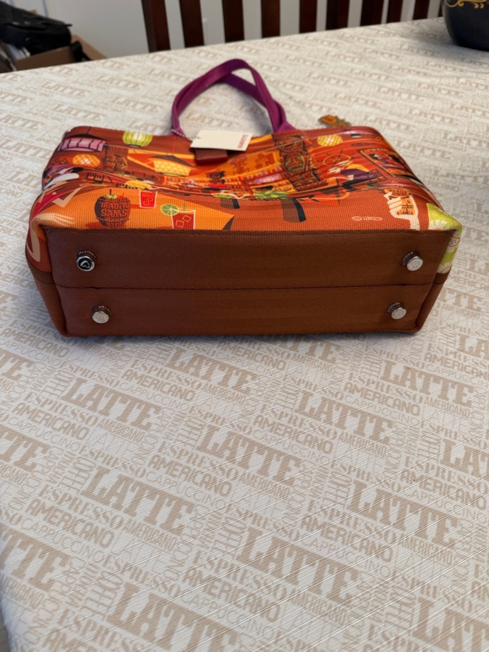 Harveys Trader Sam’s Shag Enchanted Tiki Med Tote - Picture 4 of 7